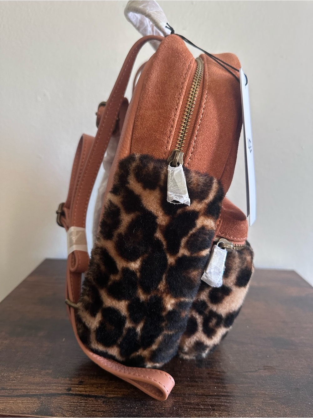 UGG DANNIE 11 BACKPACK SHEEP 100% SUEDE, SHEEPSKIN, COW LEATHER NWT - Picture 4 of 6